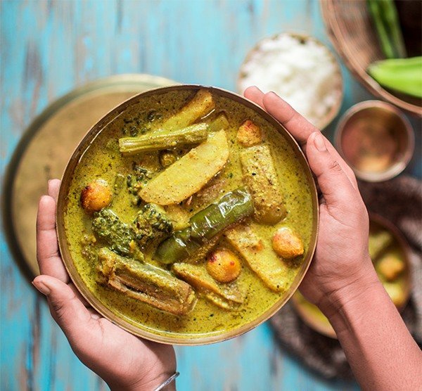 Shukto is a vegetarian curry prepared with lots of fresh veggies and cooked in milk and oil.According to the bengali cuisine, Shukto is eaten with rice before having daal.