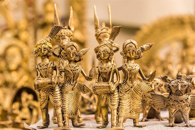 The Dhokra art is essentially stunning metal figurines made from bronze and copper based alloys using a ‘lost wax casting’ known as ‘cire perdue’ in French.